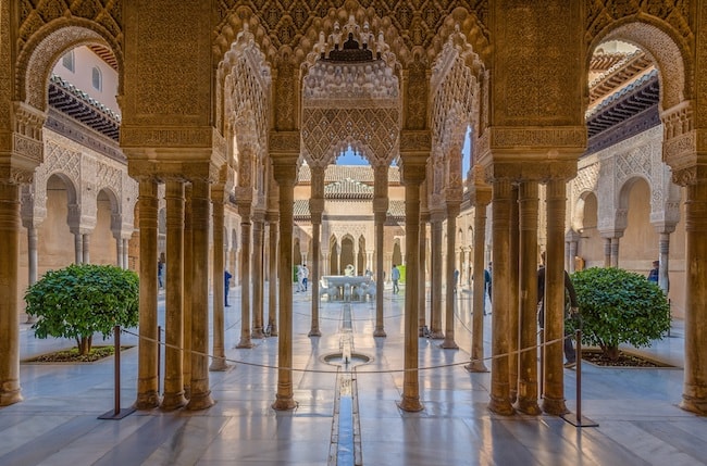 la alhambra en granada andalucia