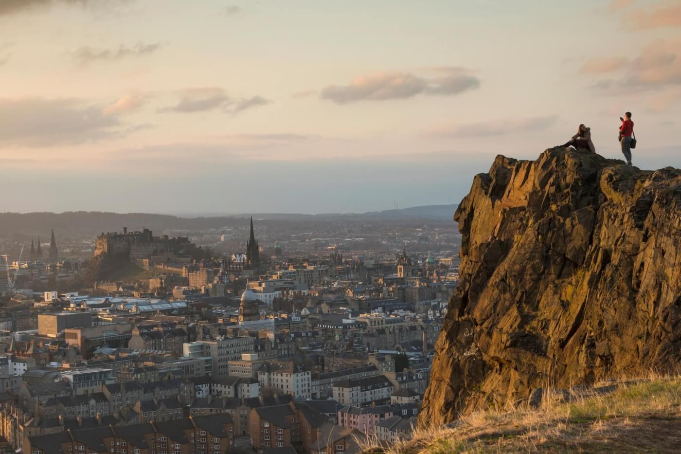 Vista del Castillo de Edimburgo desde Salisbury Crags