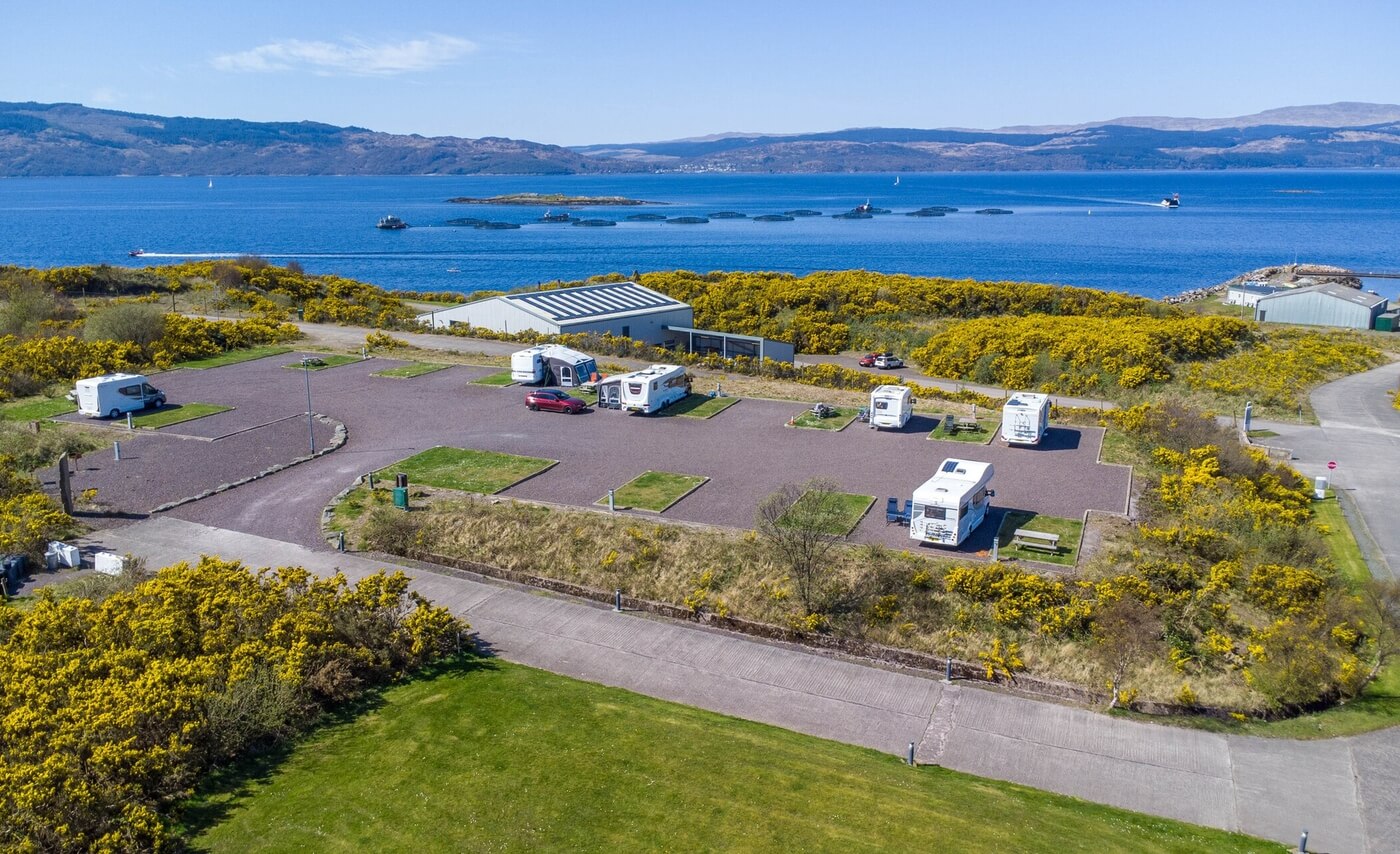 Parcelas para autocaravanas en Portavadie, con vistas a Loch Fyne.